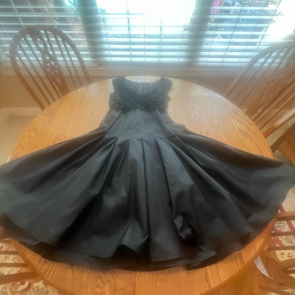 Tadashi Shoji Collection Silk Taffeta A-line Black Party Dress Cross Top Size 8 - Picture 3 of 13